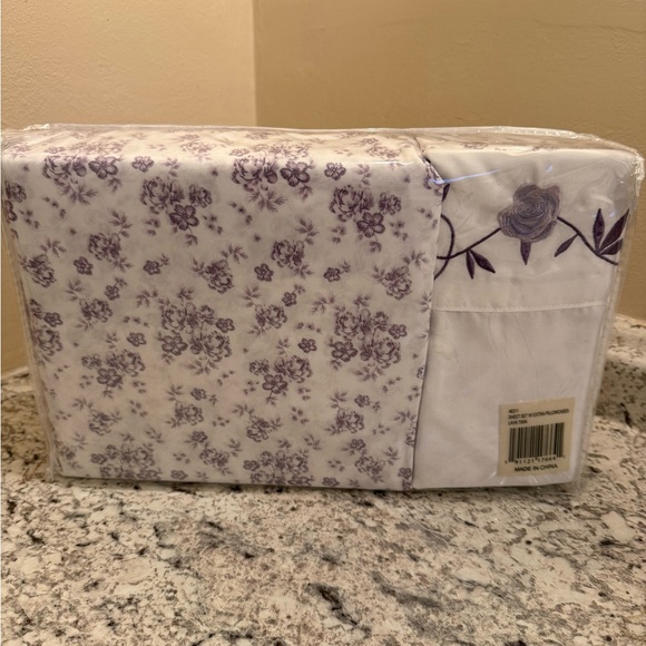 Other - Floral Purple and White Bedding Set